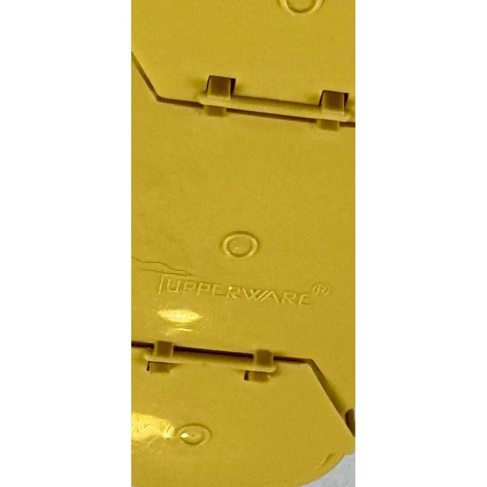 Tupperware Yellow Small Lid Holder‎ Container Storage Organizer Kitchen Gadget